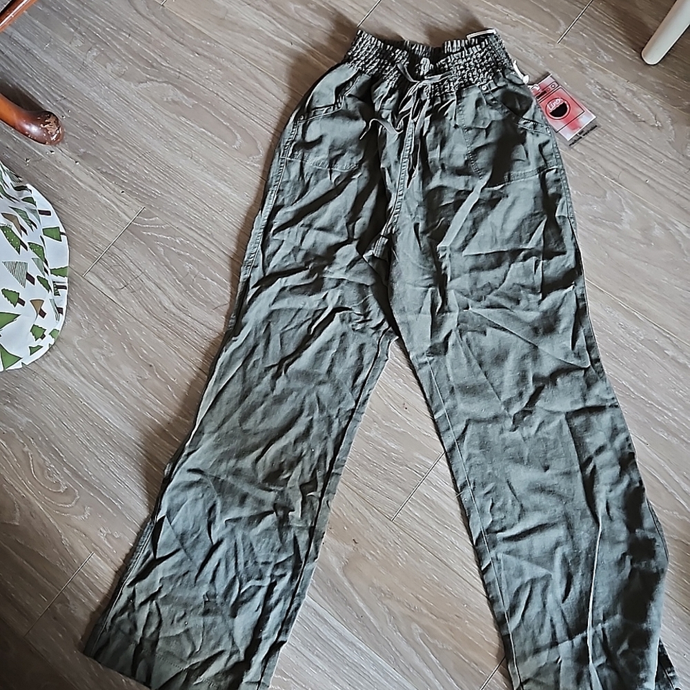 Cisono BNWT size Large olive Linen pants.